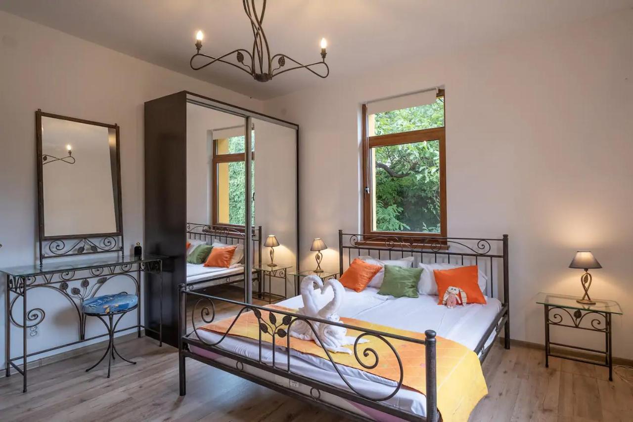Entire Central House With Guest Rooms & Garden Sofía Exterior foto
